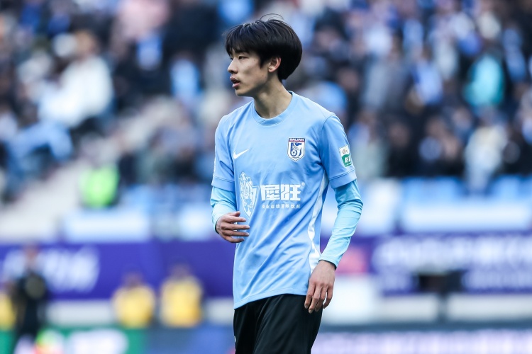  朱鵬宇：現(xiàn)在一邊踢球一邊上大學(xué)網(wǎng)課 大家說(shuō)我挺像哈弗茨