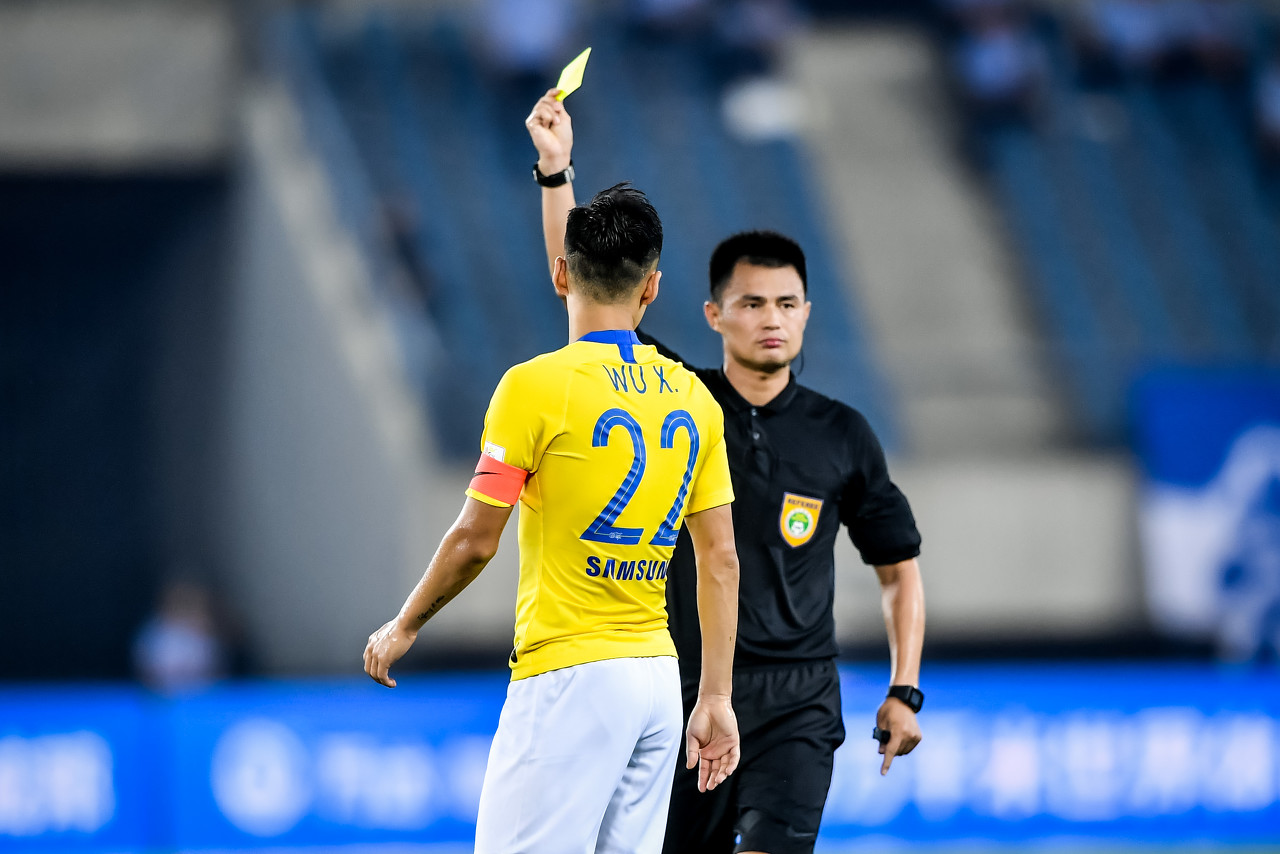  津媒：李海新出現(xiàn)錯判，折射出判罰尺度掌握方面需要進(jìn)一步統(tǒng)一