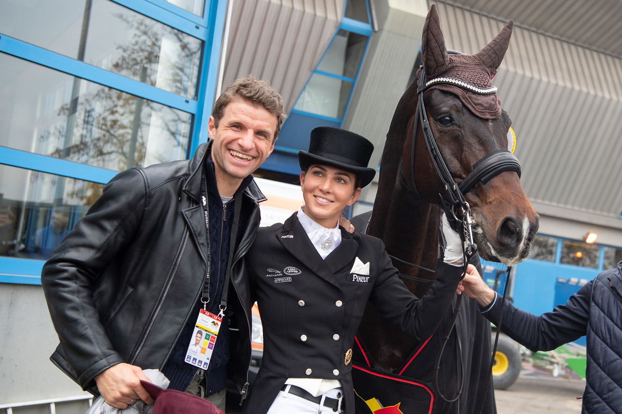  圖片報：太太麗薩未出席穆勒紀錄片首映禮，此前曾有婚變傳聞